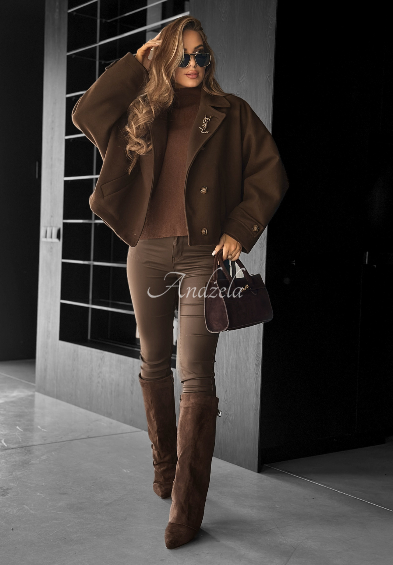 Krótki płaszcz z kołnierzykiem Remember Us czekoladowy