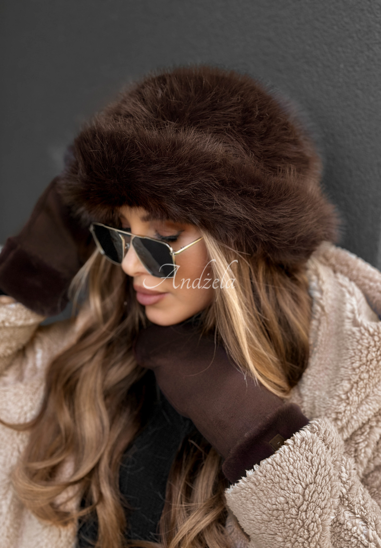 Czapka bucket hat z futerkiem Winter Cuddles czekoladowa