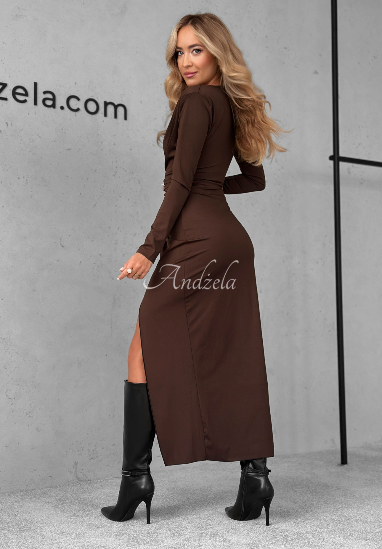 Fitted dress with creases Every Dance Move chocolate