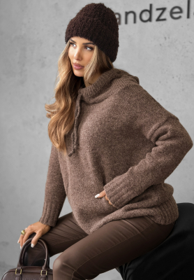 Sweter oversize z kapturem i wełną Carra czekoladowy