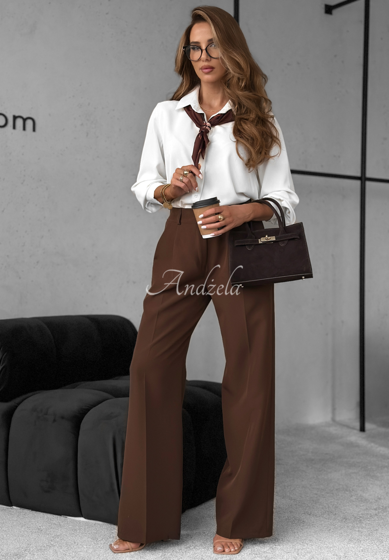 Elegant wide leg pants A Minute Ago chocolate.