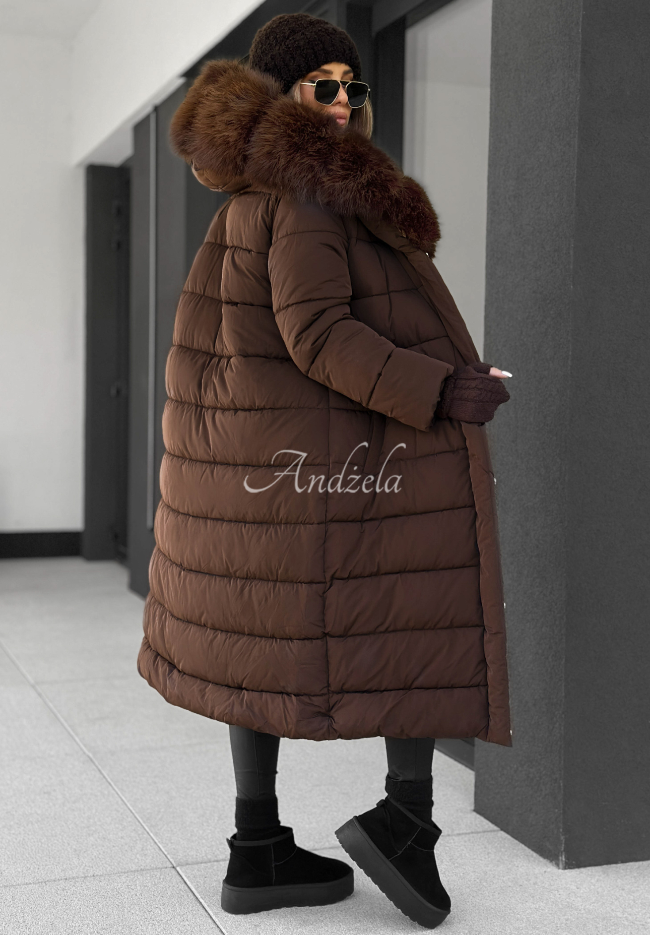Long quilted jacket with fur For Cold Weather chocolate.