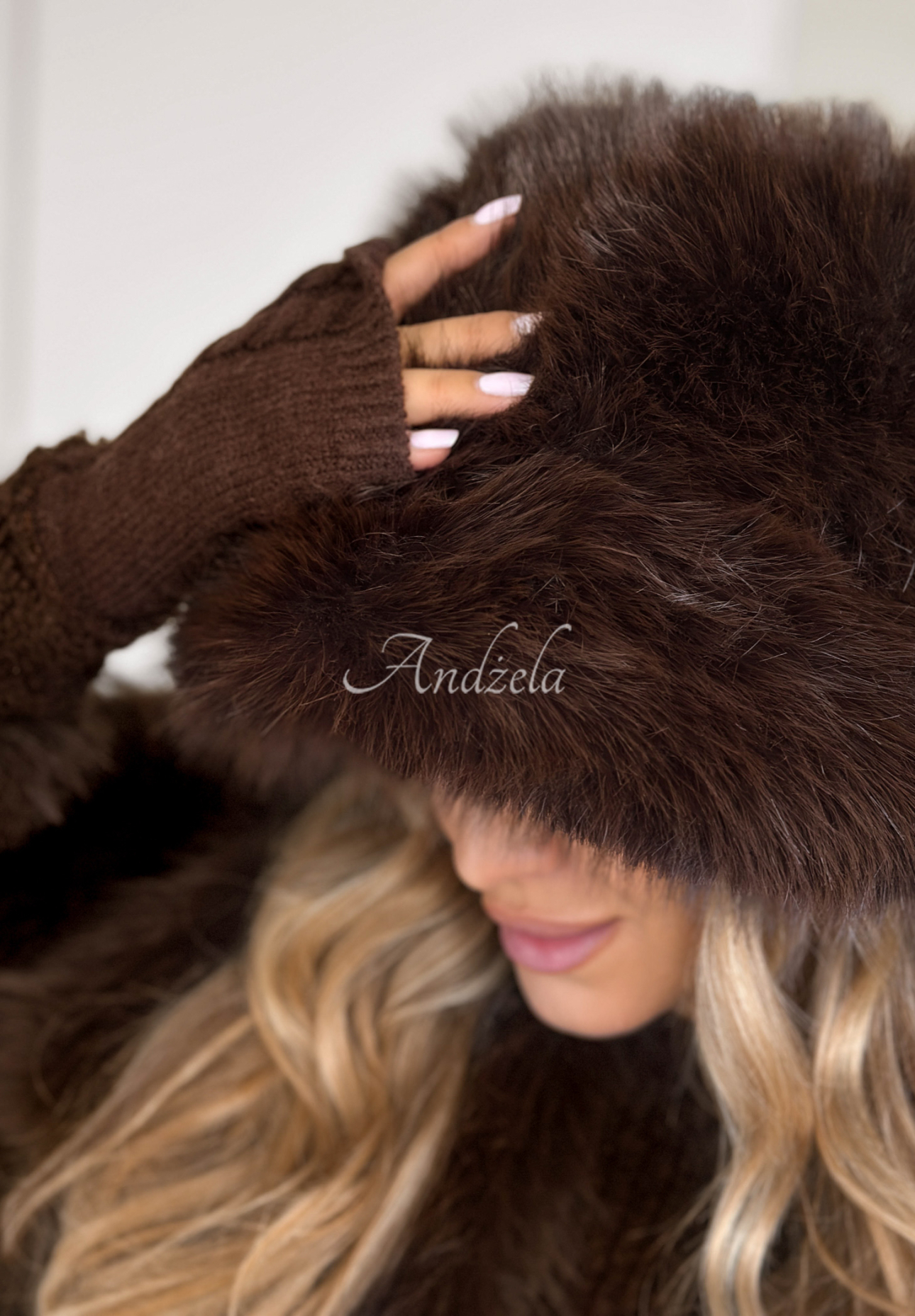 Bucket hat with fur When Snow Falls chocolate.