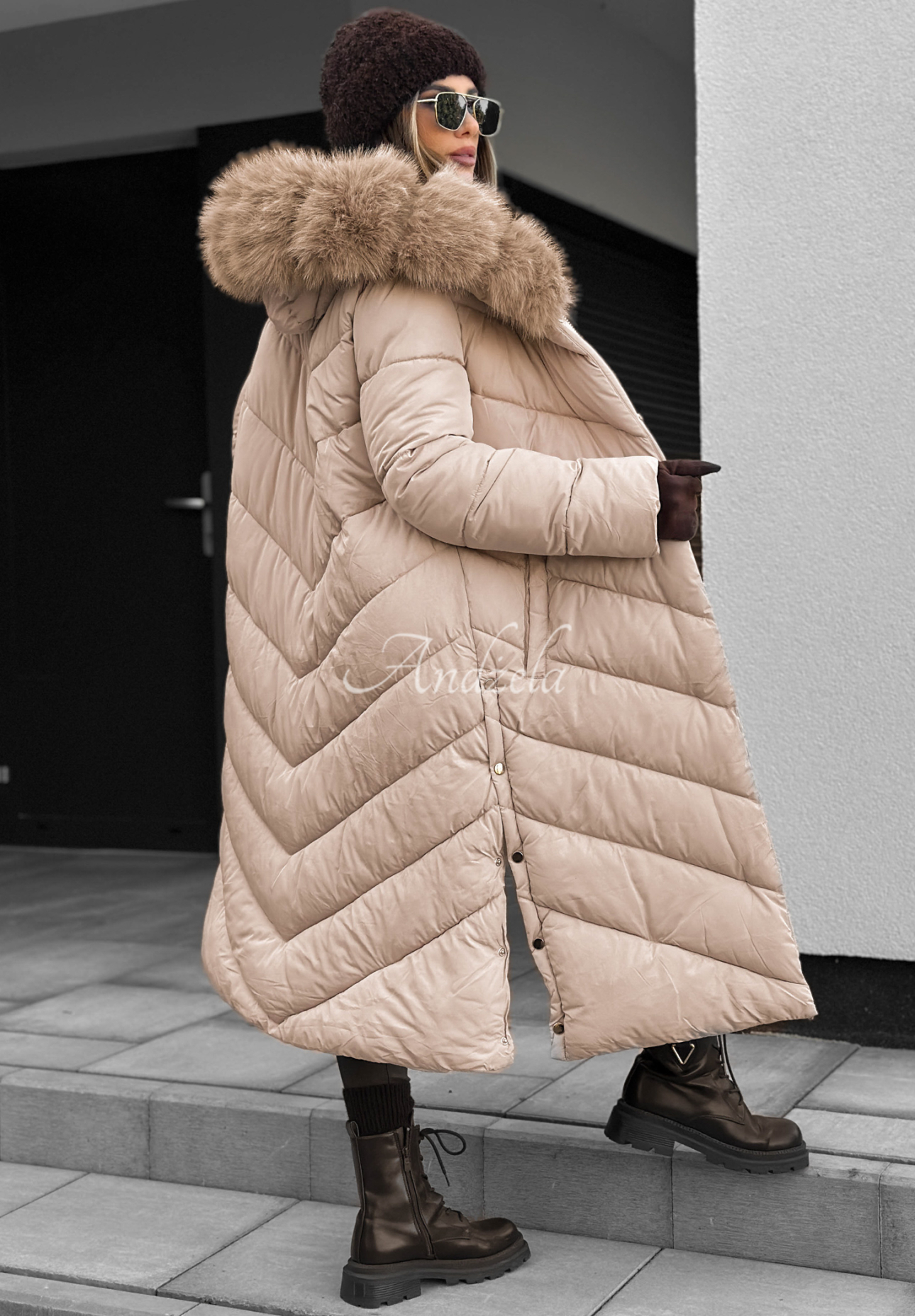 Długa pikowana kurtka z futerkiem Wintery Affection beżowa