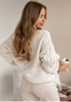 Sweter z plecionymi rękawami Braided Twirls beżowy
