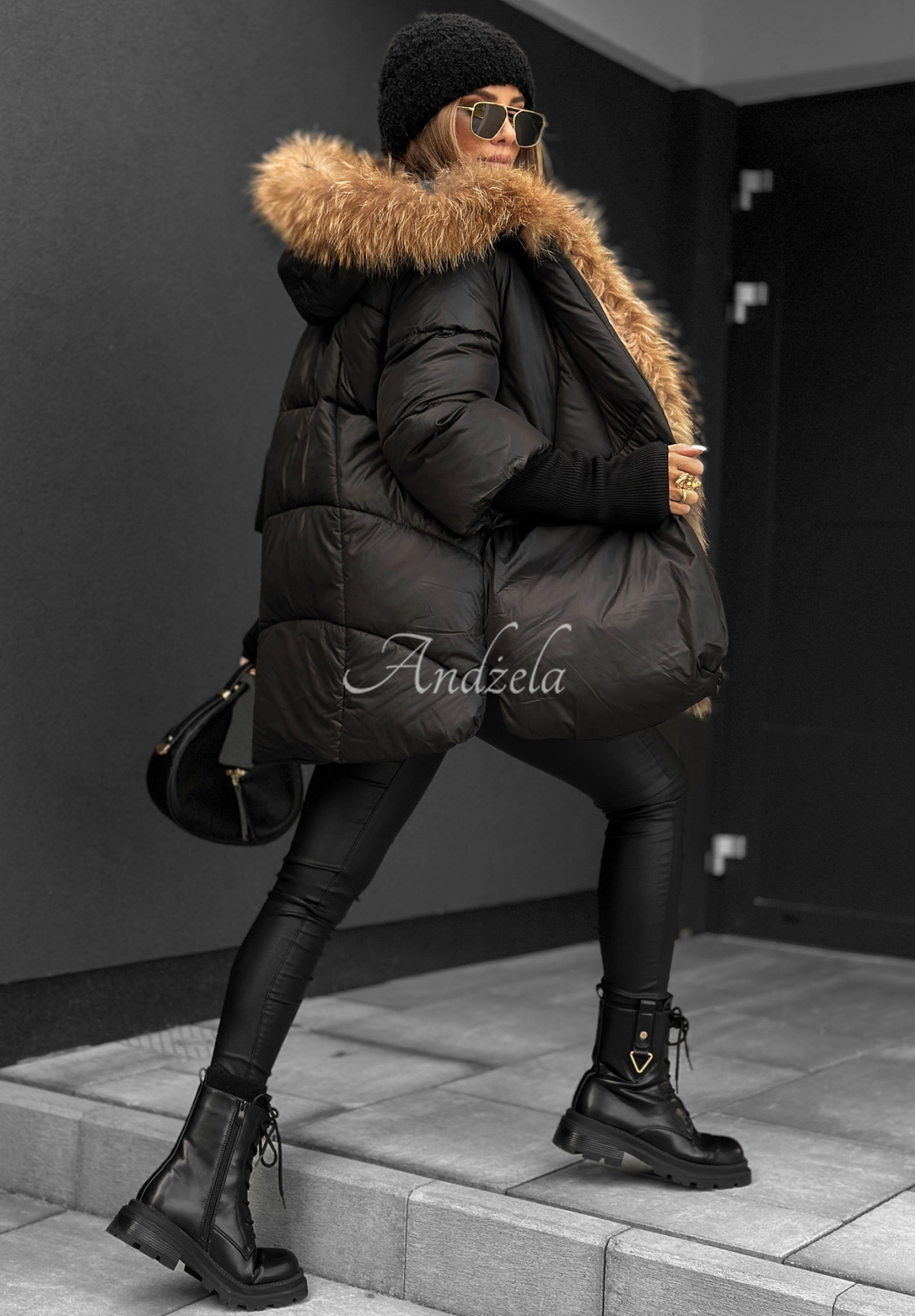 Quilted jacket with fur Hello October black