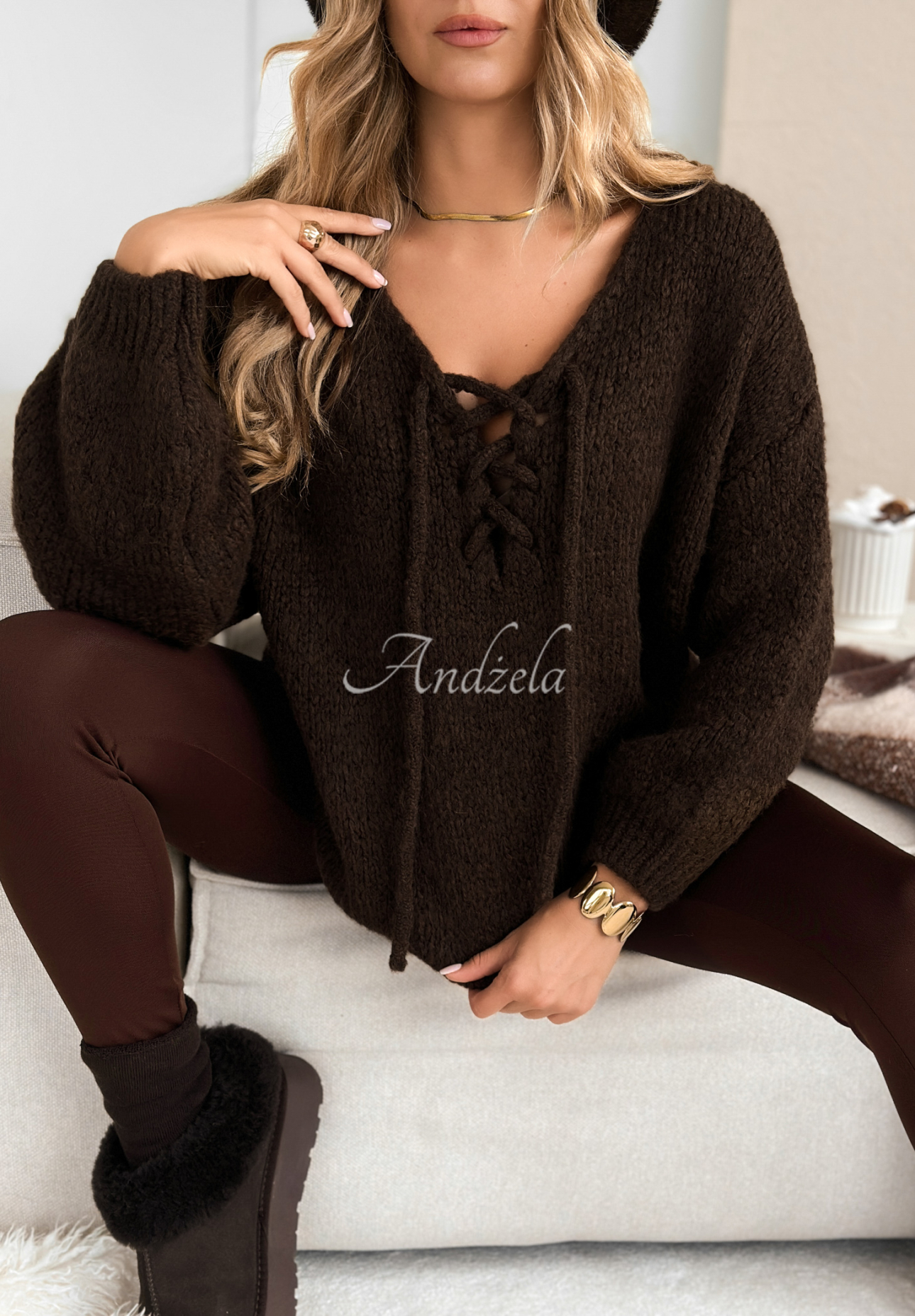 Sweter oversize ze sznurowaniem z wełną Hug Me Tight czekoladowy