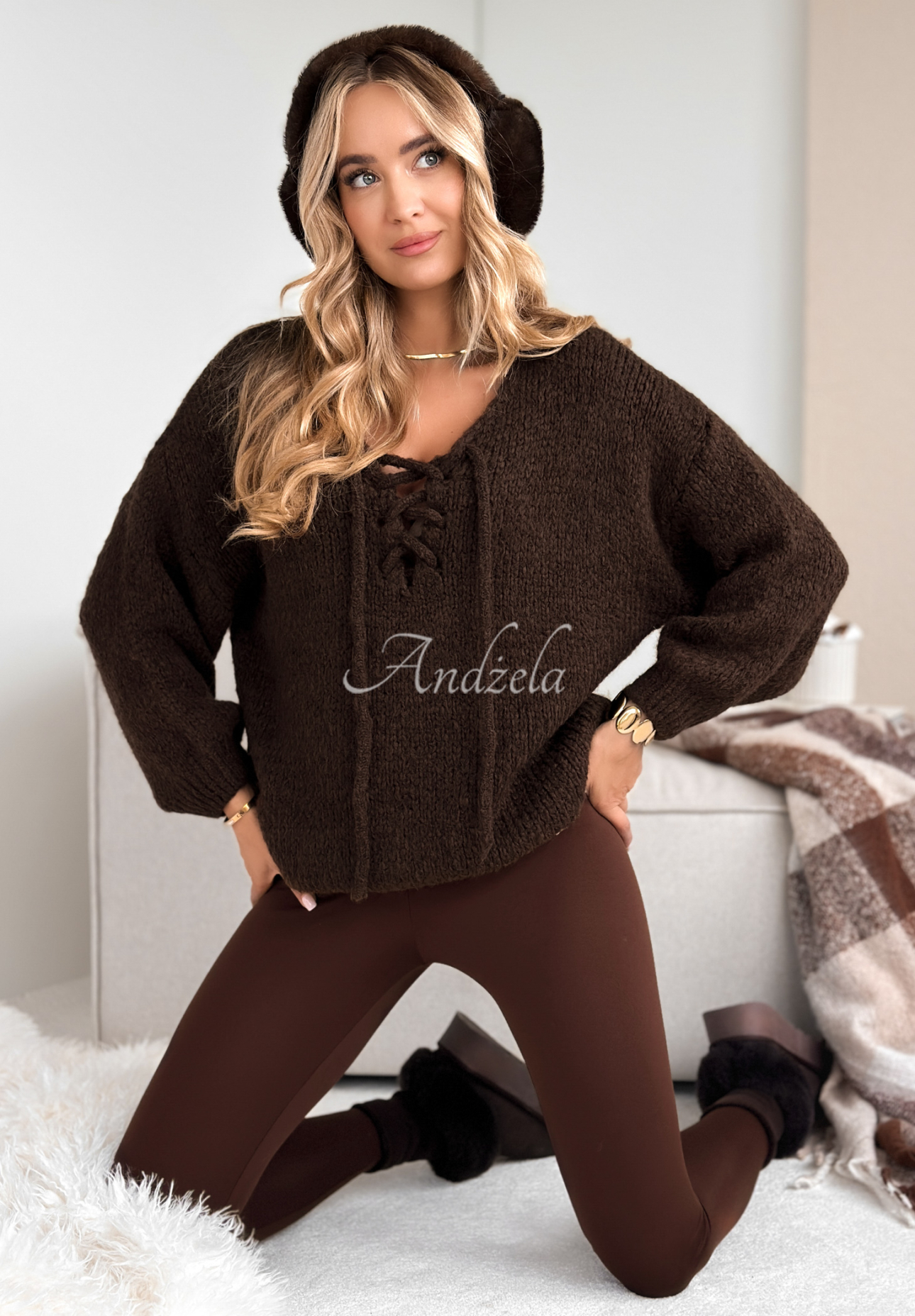 Sweter oversize ze sznurowaniem z wełną Hug Me Tight czekoladowy