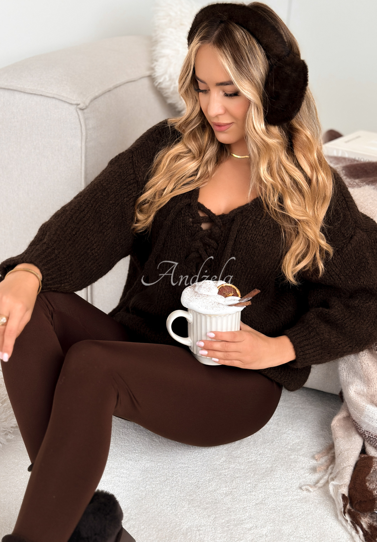 Sweter oversize ze sznurowaniem z wełną Hug Me Tight czekoladowy