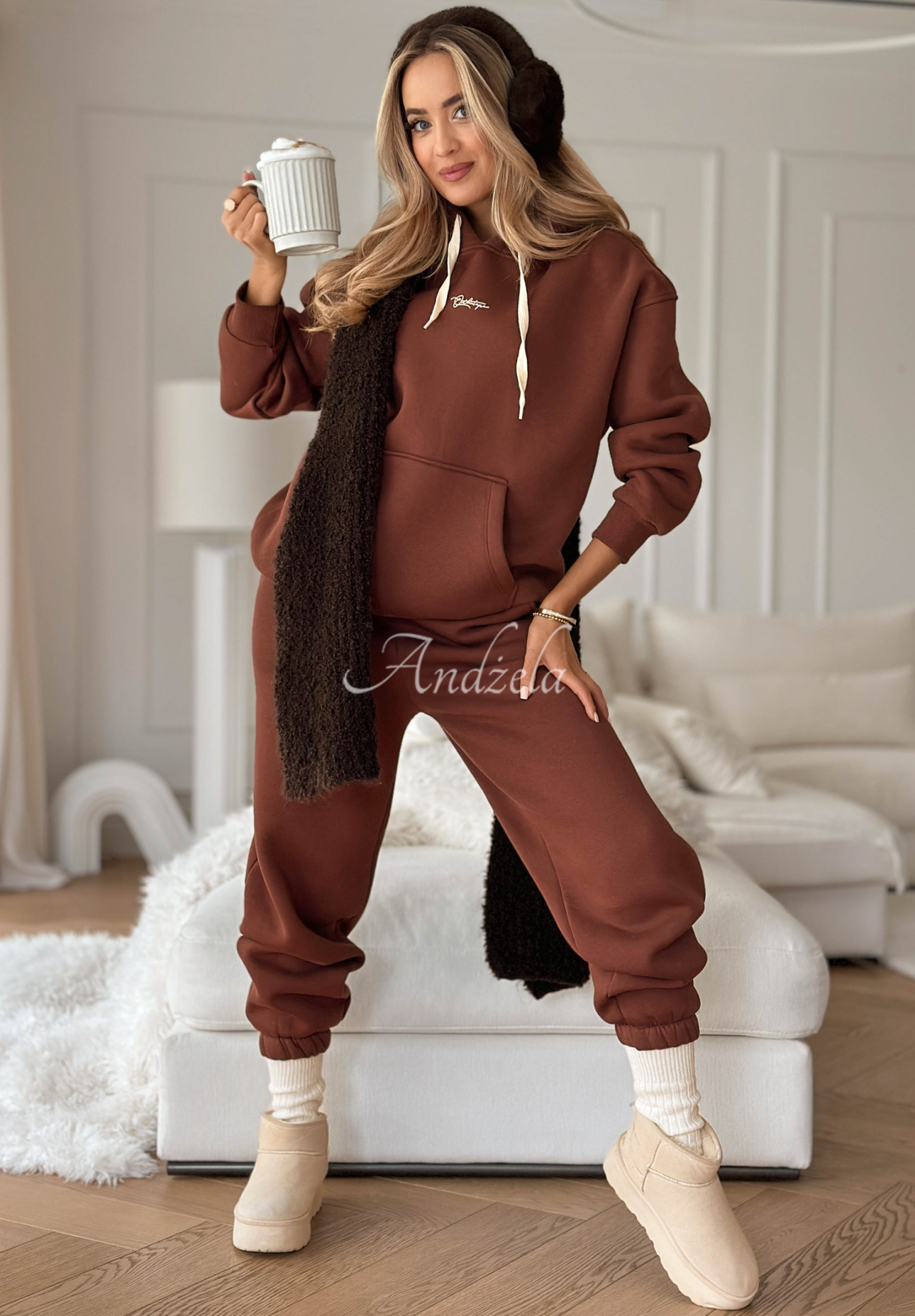 She Did That sweatshirt and pants set chocolate