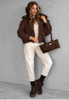 Krótka zamszowa kurtka z futerkiem Snuggle In czekoladowa