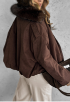 Krótka zamszowa kurtka z futerkiem Snuggle In czekoladowa