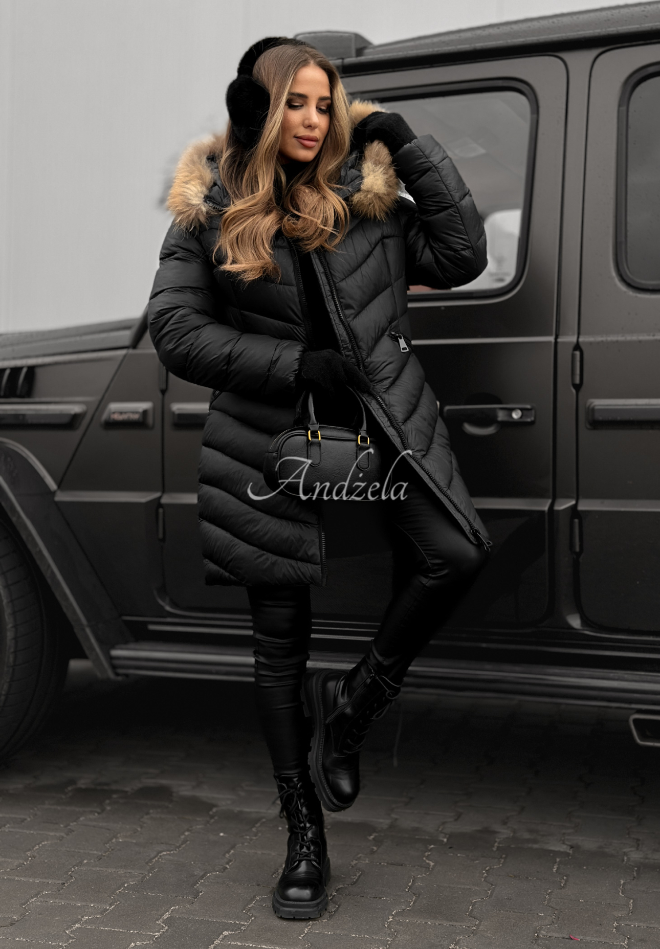 Quilted hooded jacket Winter black