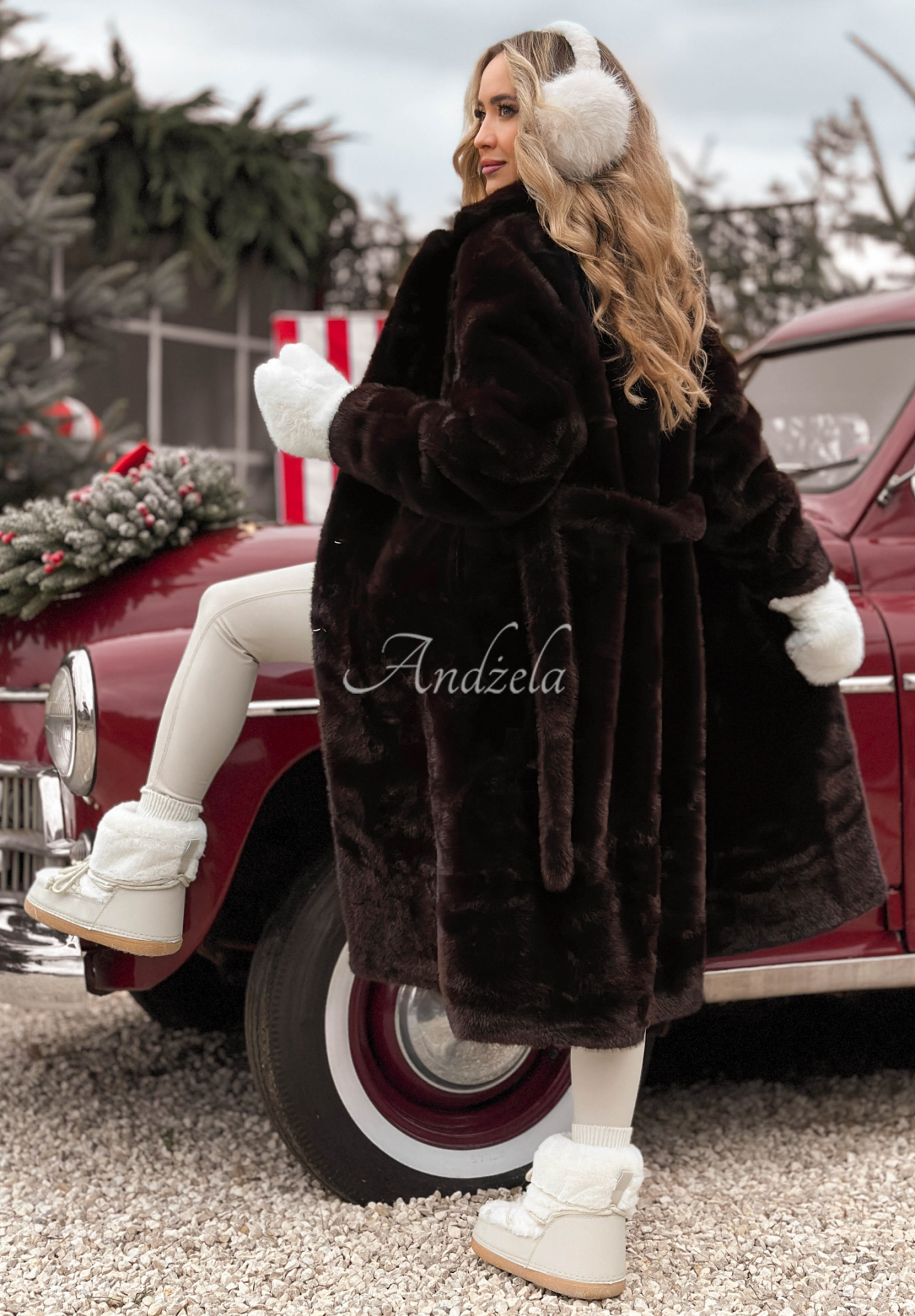 Długi płaszcz futerko Beside The Fire czekoladowy