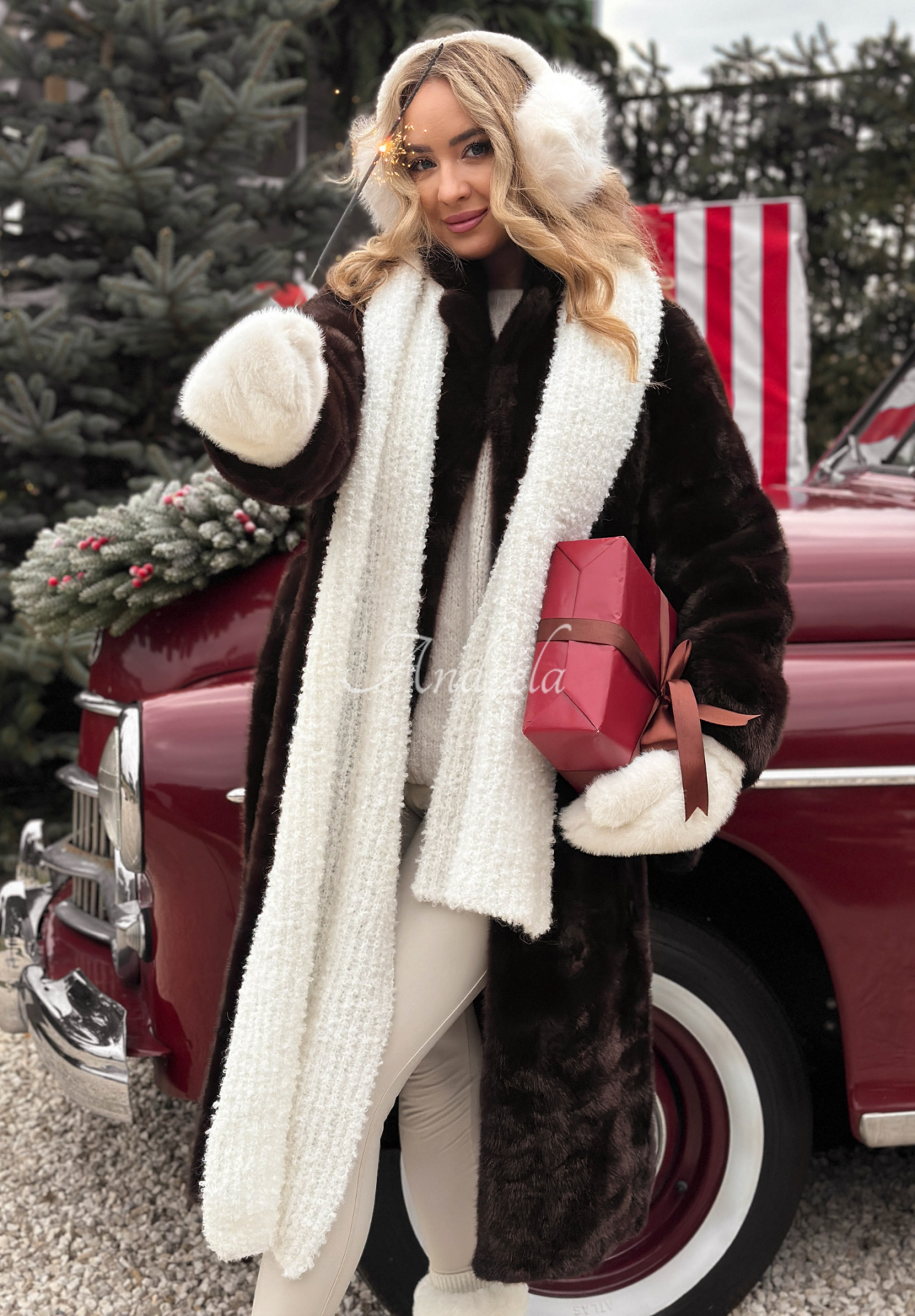 Długi płaszcz futerko Beside The Fire czekoladowy