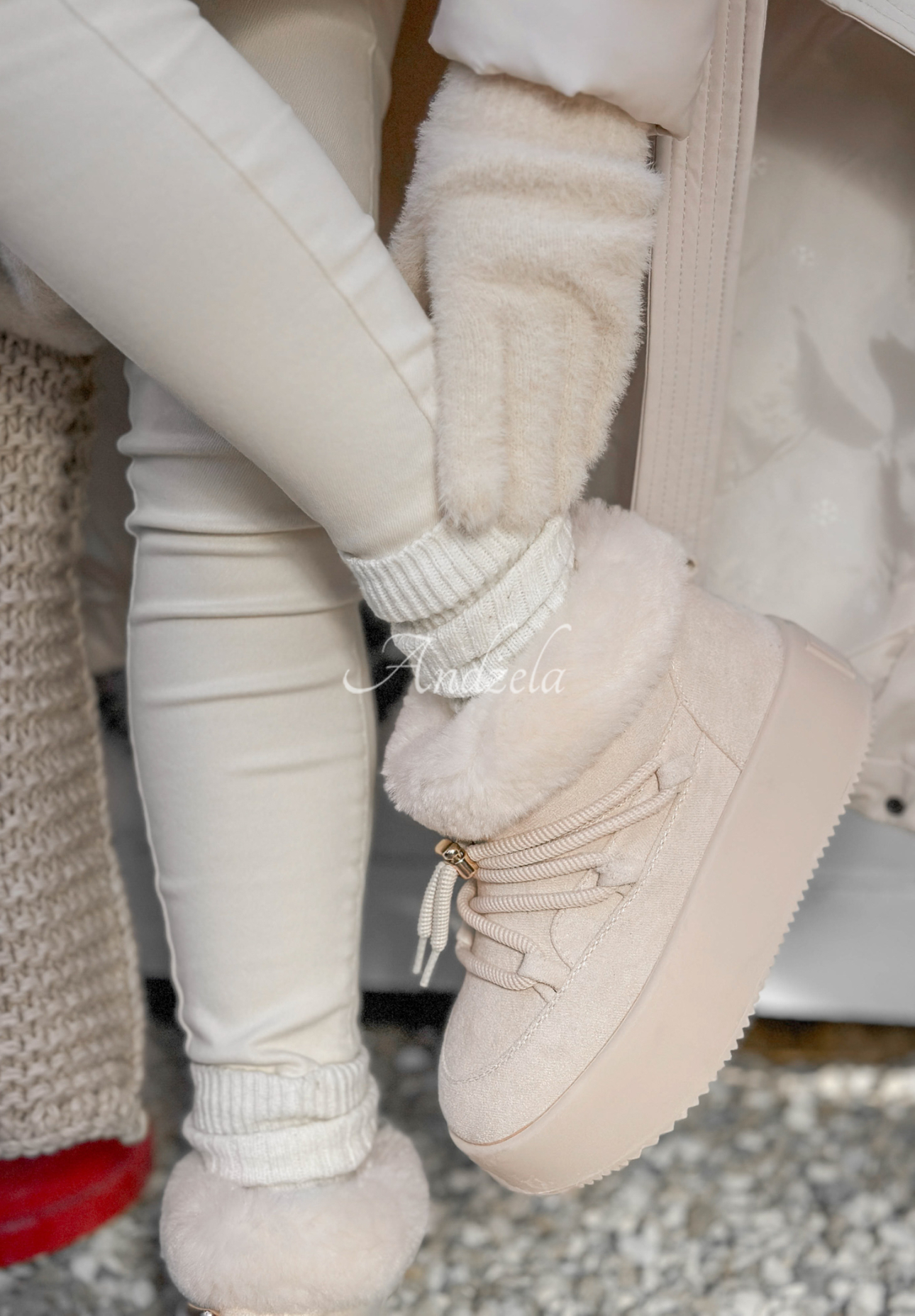 Short suede snow boots with lacing Cold As Ice light beige