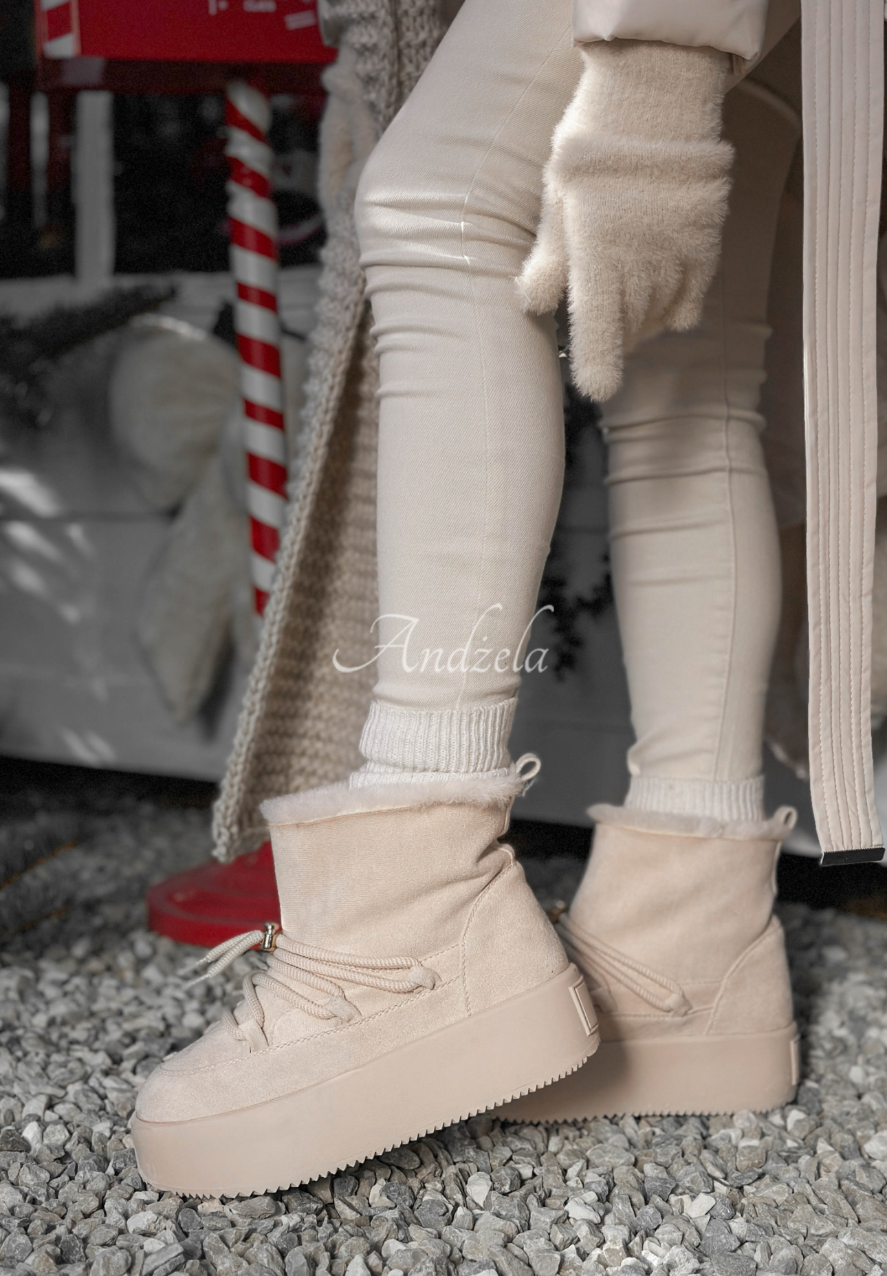 Short suede snow boots with lacing Cold As Ice light beige