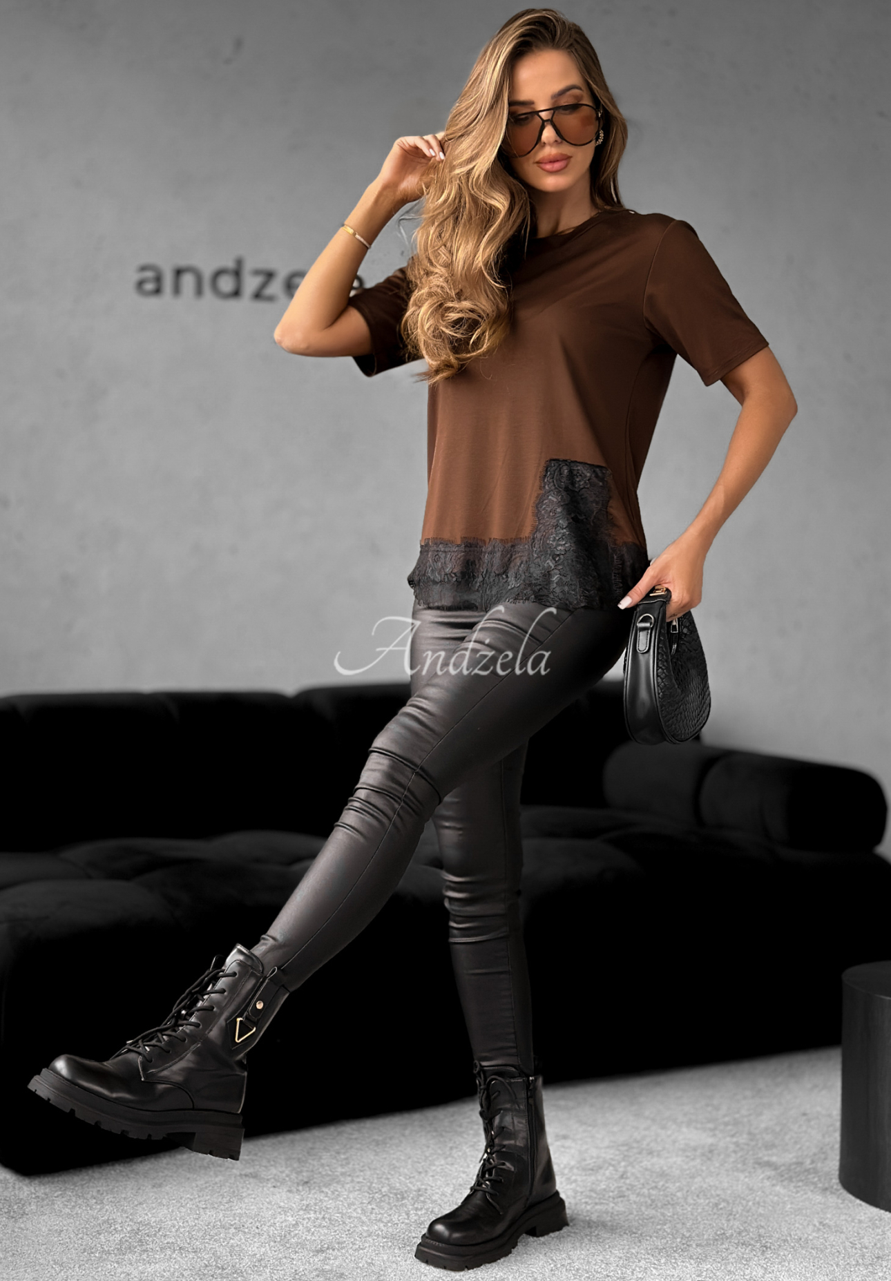 Wiskozowy t-shirt z koronką Daily Lace czekoladowy