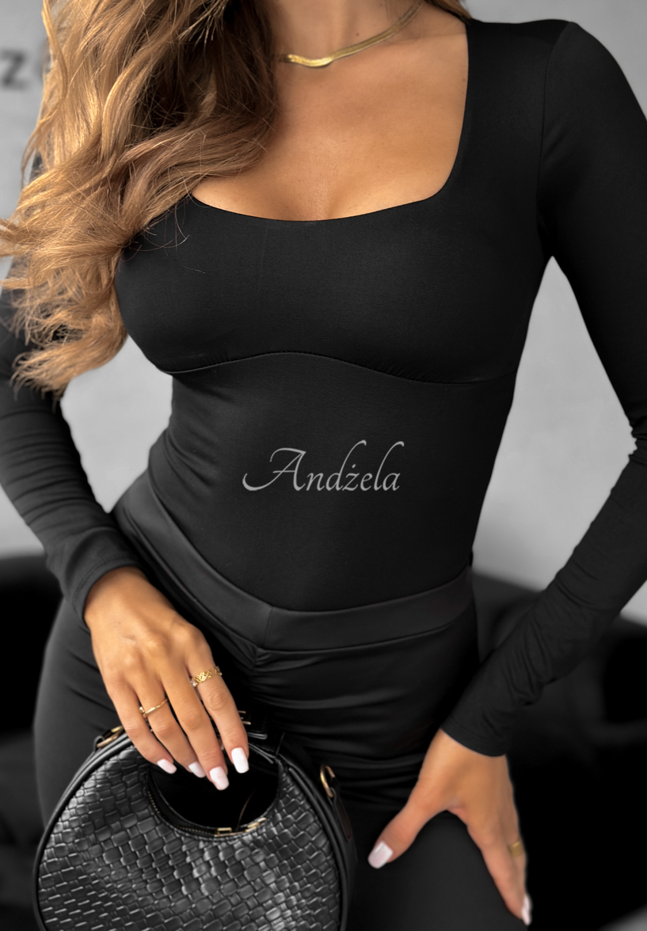 Body with neckline Come Over black