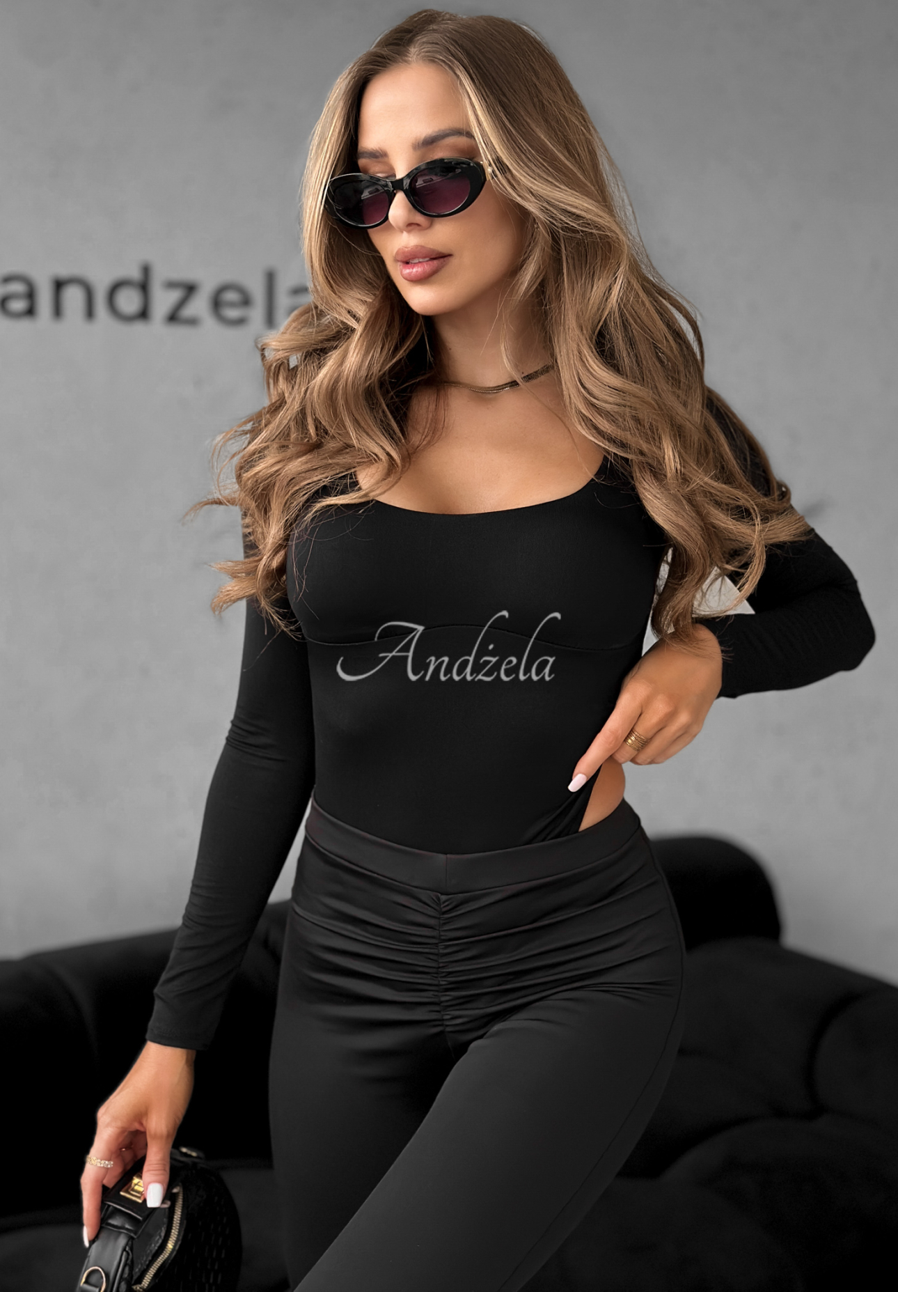 Body z dekoltem Come Over czarne