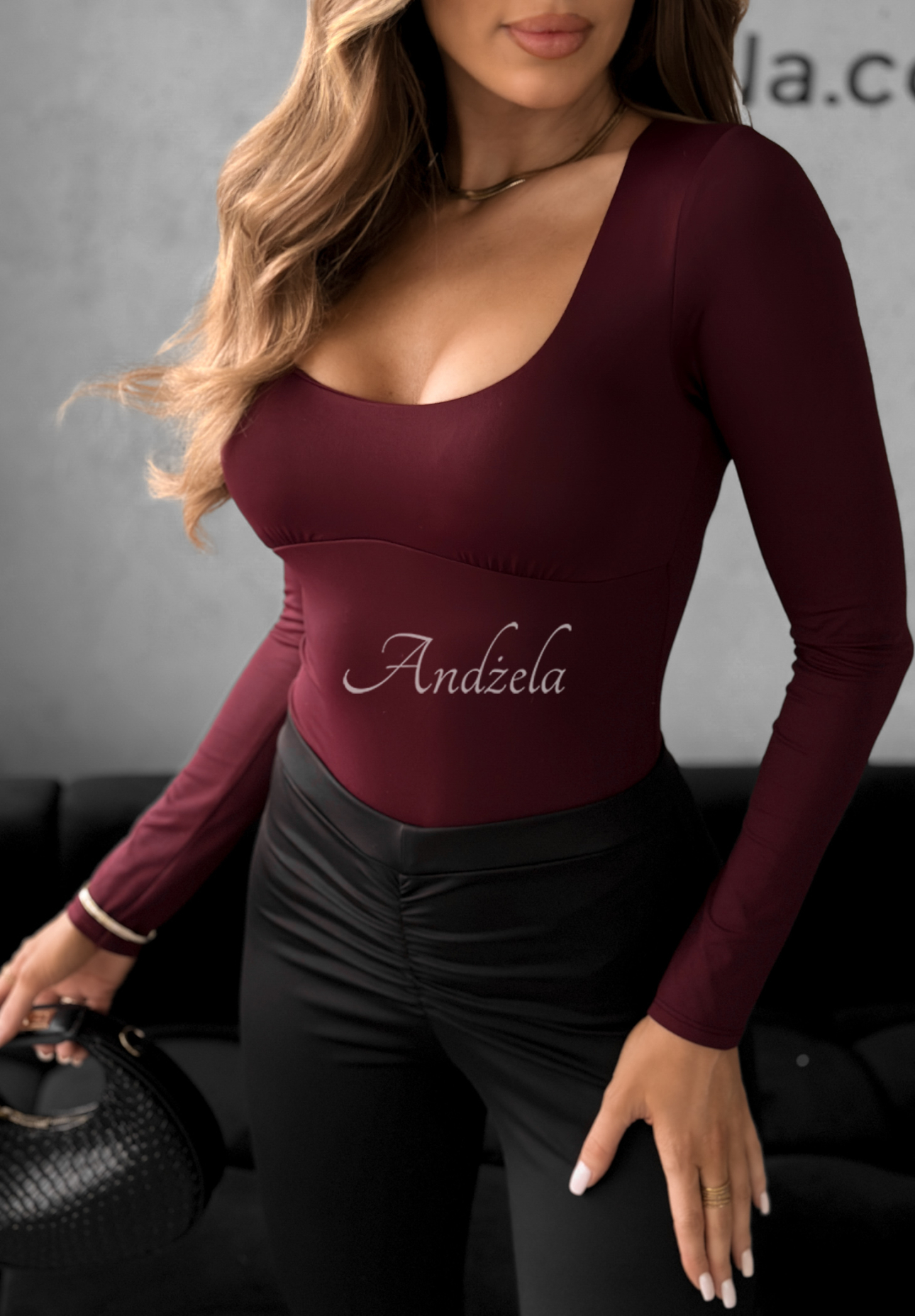 Body with neckline Come Over burgundy