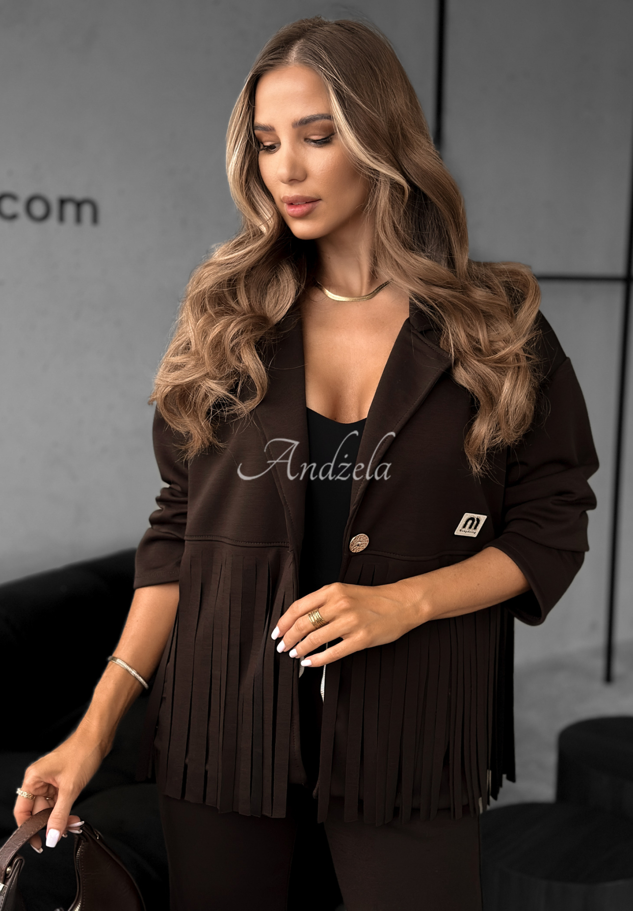 Wiskozowy komplet marynarka i spodnie z frędzlami masełko The Other Side czekoladowy