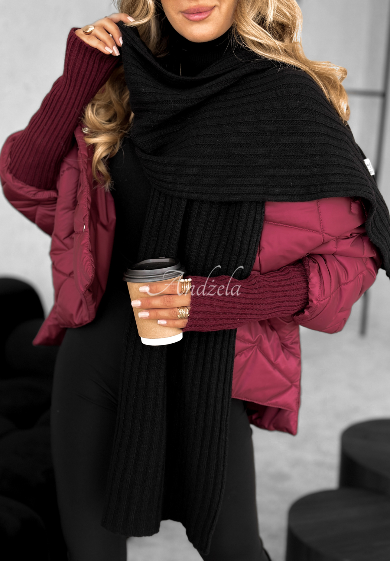 Prążkowany komplet czapka i szalik z wełną i kaszmirem Snow Dates czarny