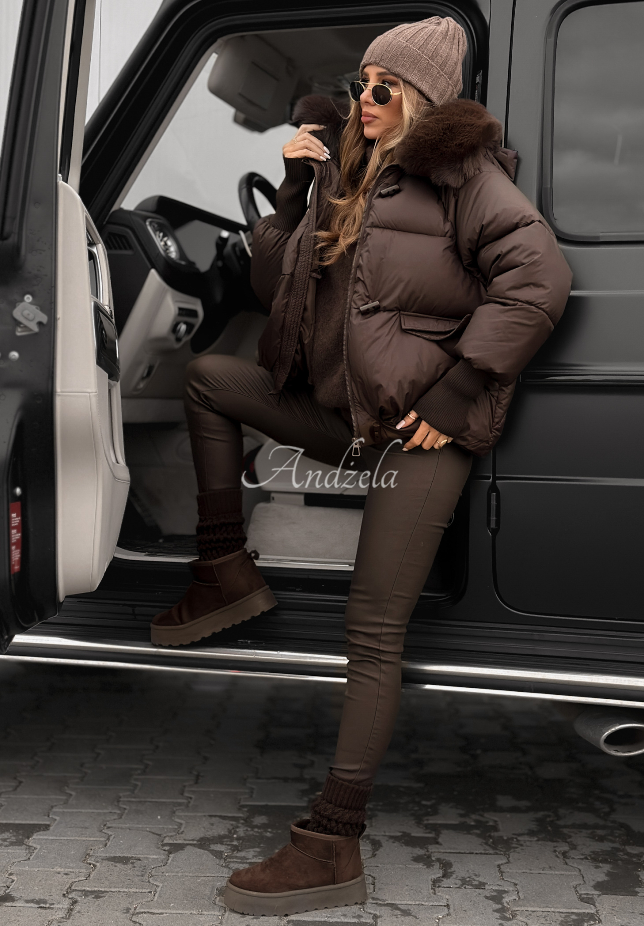 Pikowana kurtka z kapturem i futerkiem Little Snowman czekoladowa