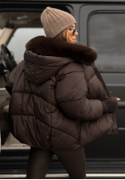 Pikowana kurtka z kapturem i futerkiem Little Snowman czekoladowa