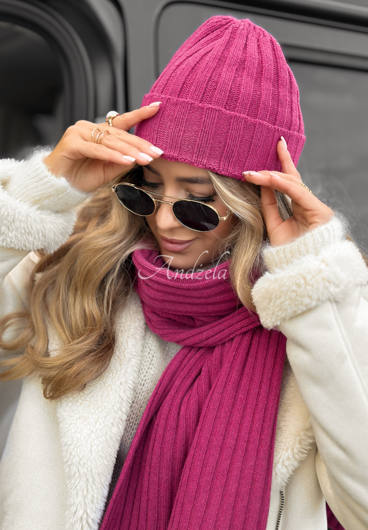 Prążkowany komplet czapka i szalik z wełną i kaszmirem Snow Dates fuksjowy