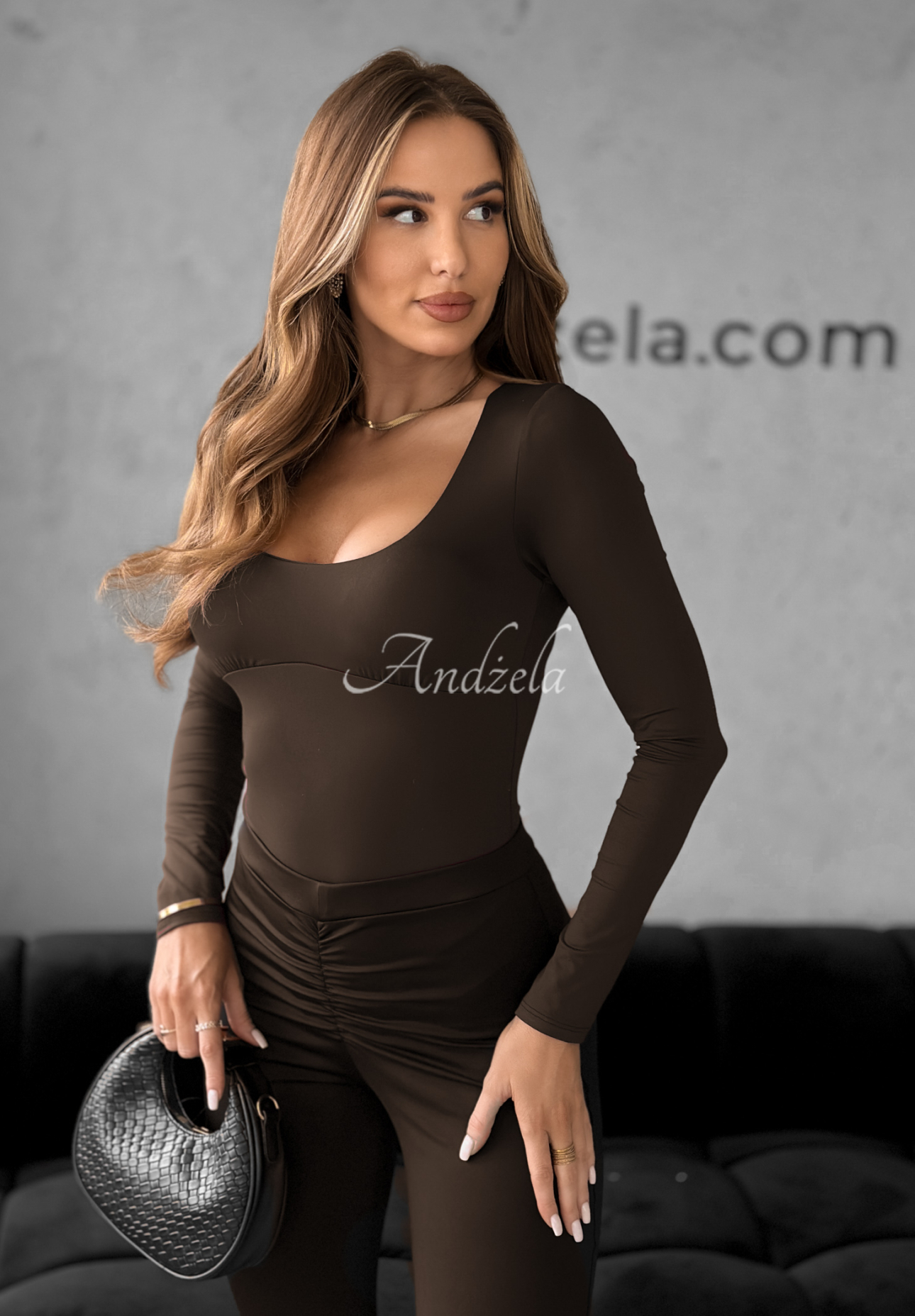 Body with neckline Come Over chocolate