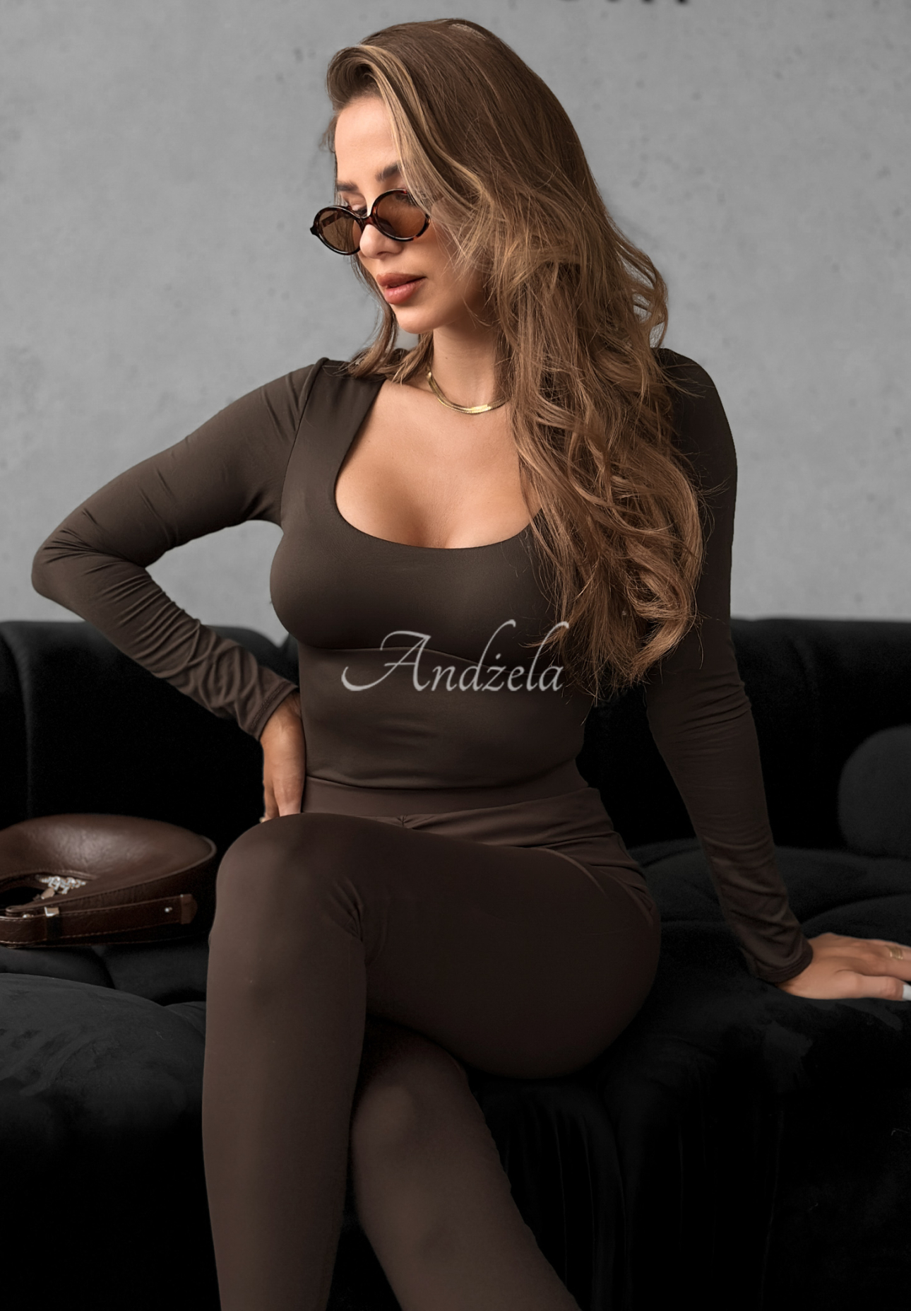 Body with neckline Come Over chocolate