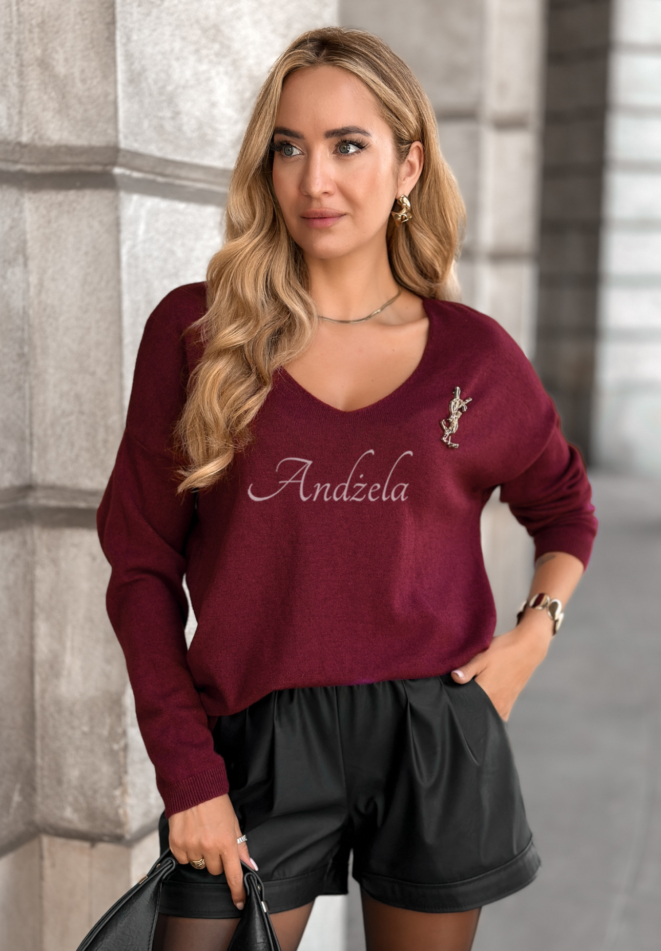 Lekki sweter z dekoltem Sensibility burgundowy