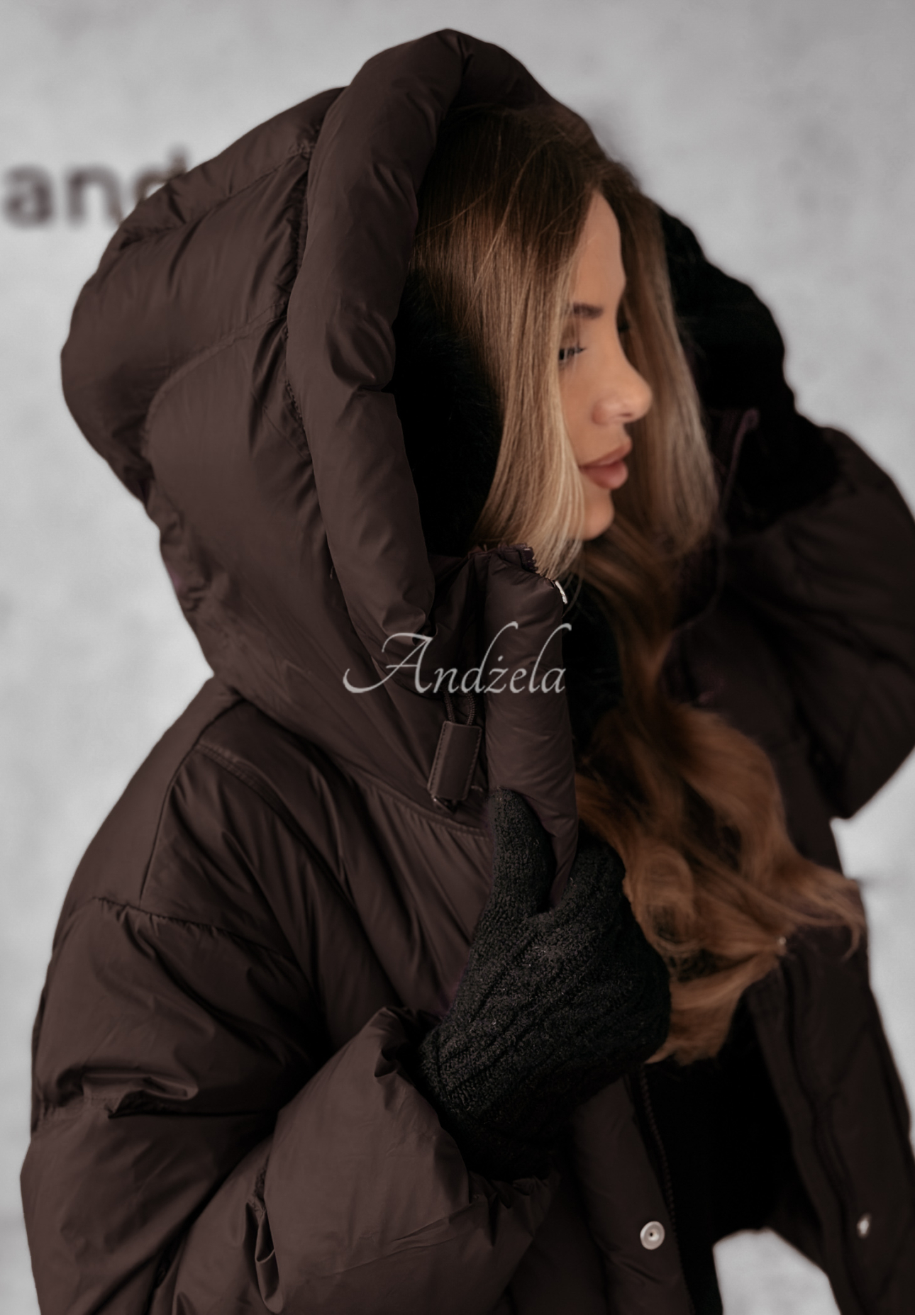 Puchowa kurtka Watch It Snow czekoladowa