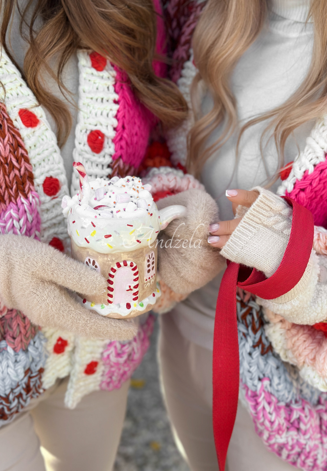 Short decoratively braided cardigan Cup Of Hot pink and beige