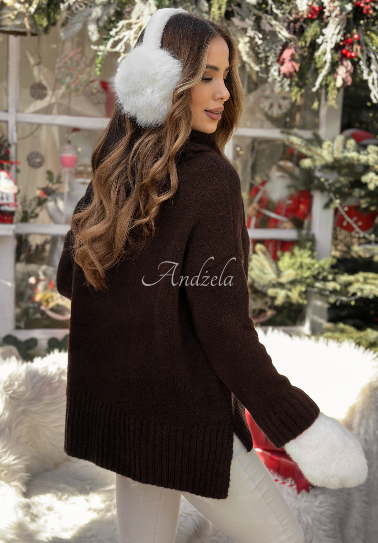 Sweter oversize z golfem z wełną Peaceful czekoladowy