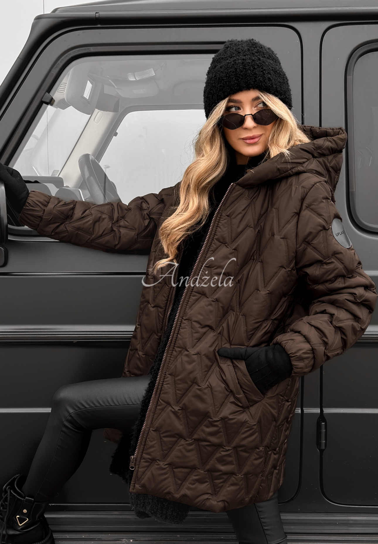 Pikowana kurtka z kapturem Chilly Nights czekoladowa