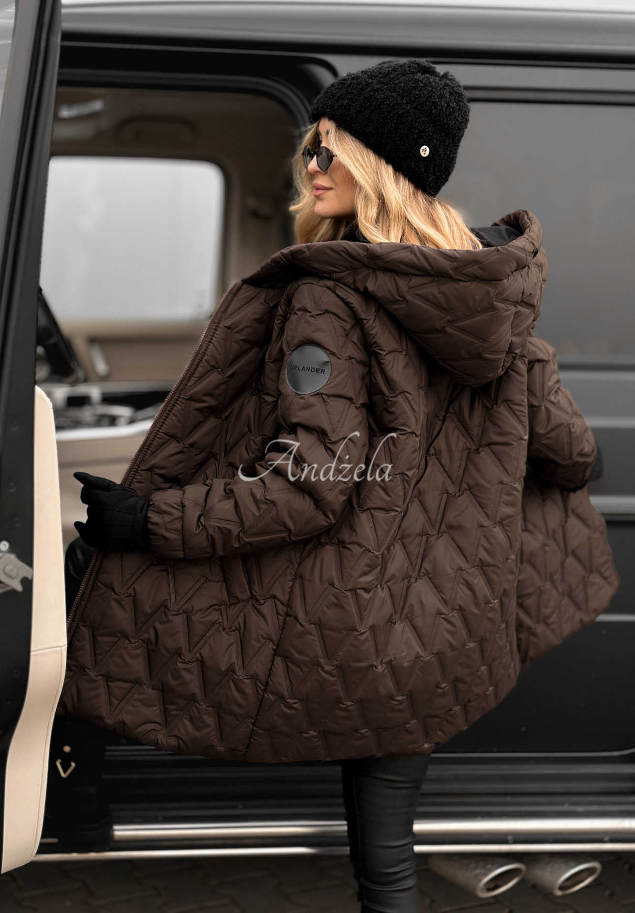 Pikowana kurtka z kapturem Chilly Nights czekoladowa