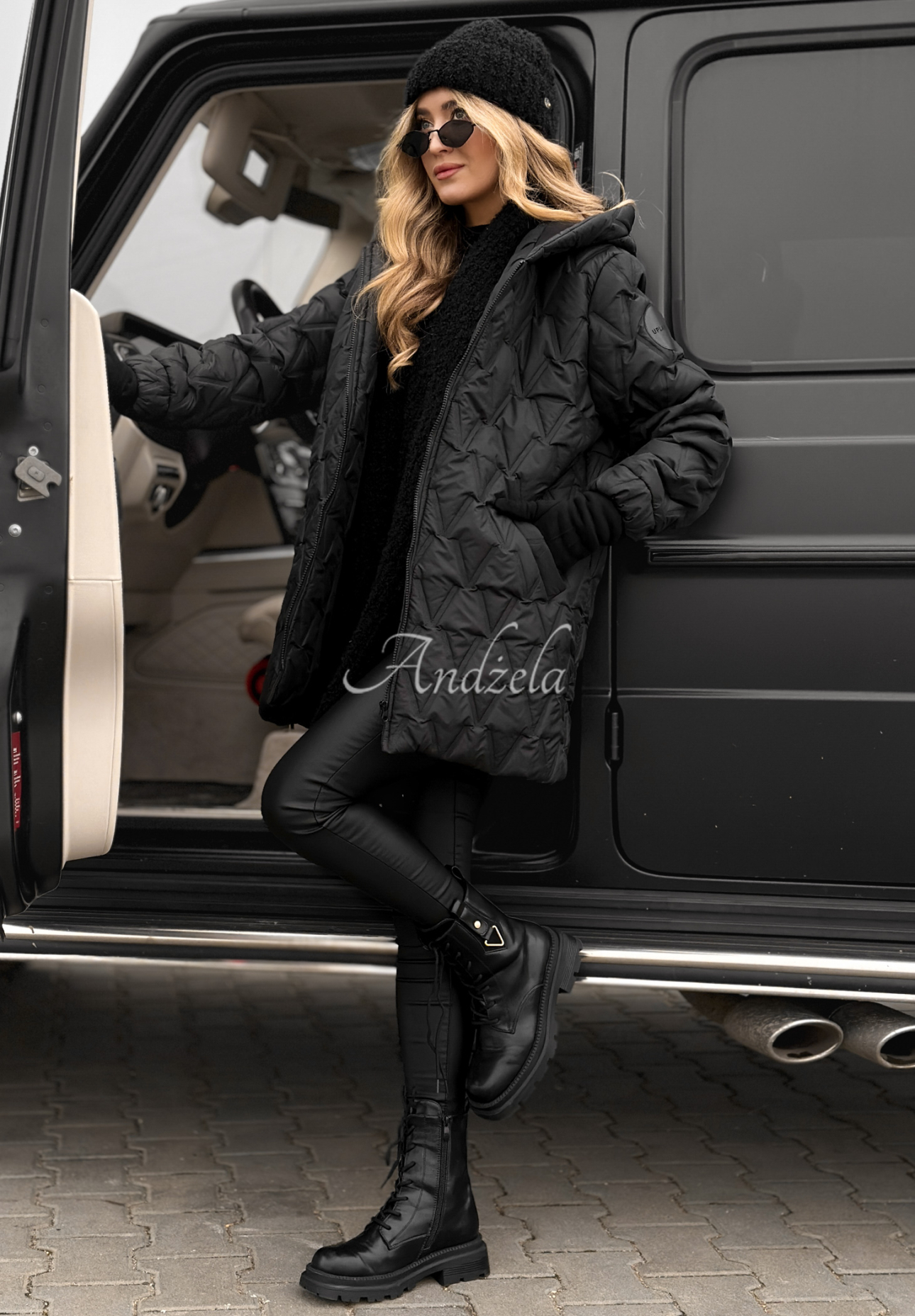 Pikowana kurtka z kapturem Chilly Nights czarna