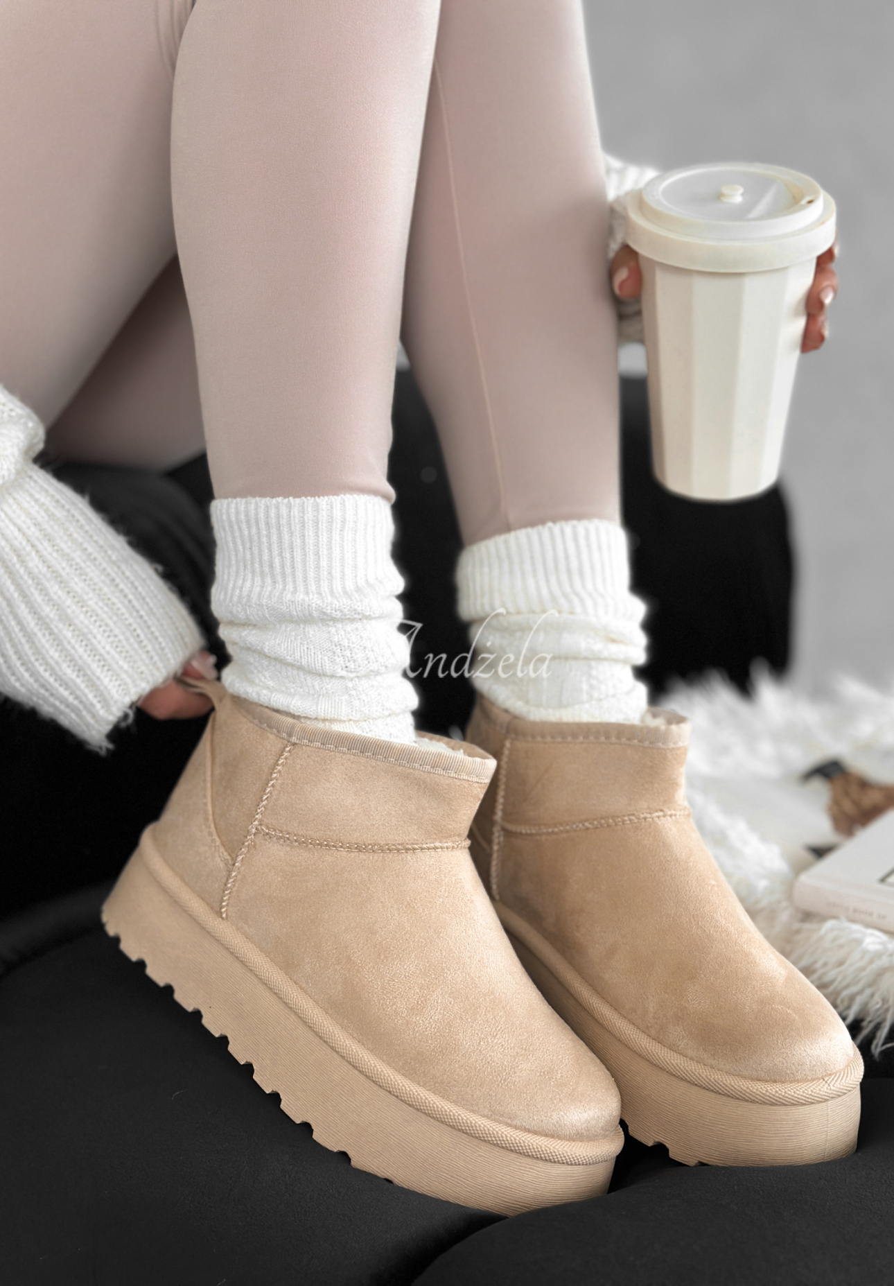 Crunchy Snow beige suede boots