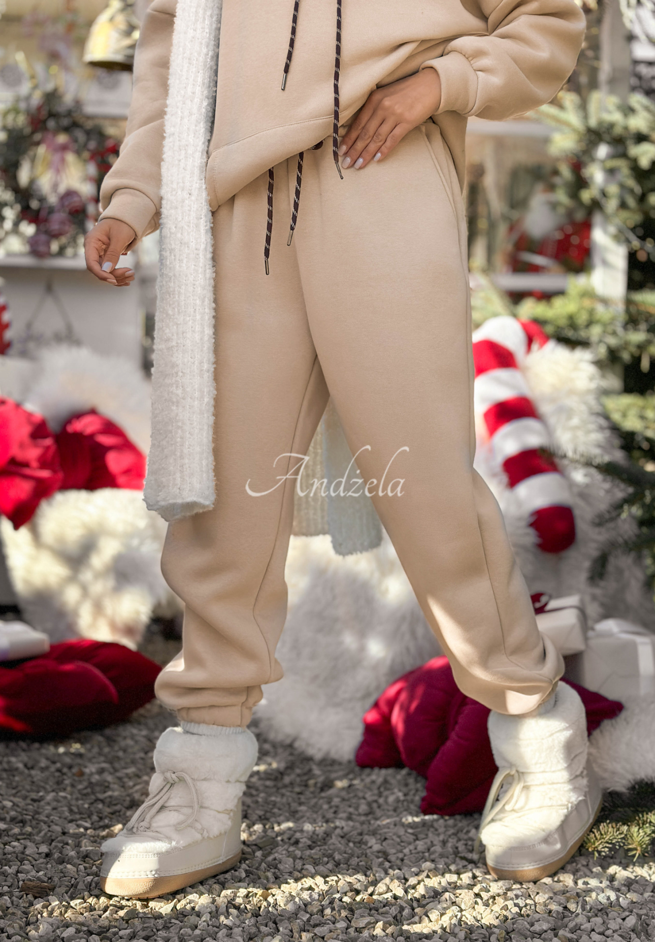 Chill Code sweatshirt and pants set beige