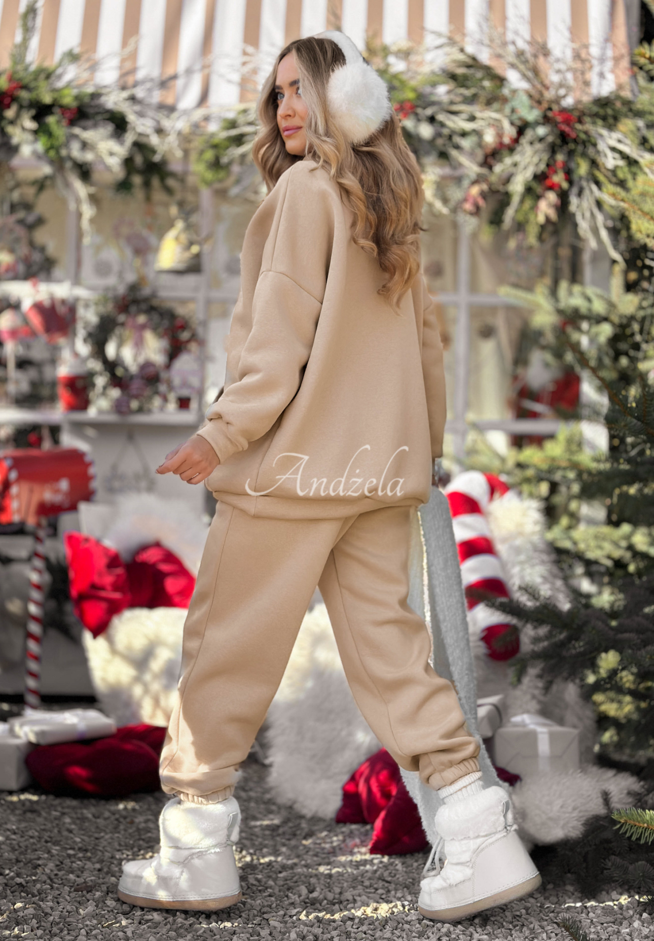 Chill Code sweatshirt and pants set beige
