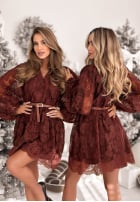 Koronkowa sukienka Falling For Me czekoladowa