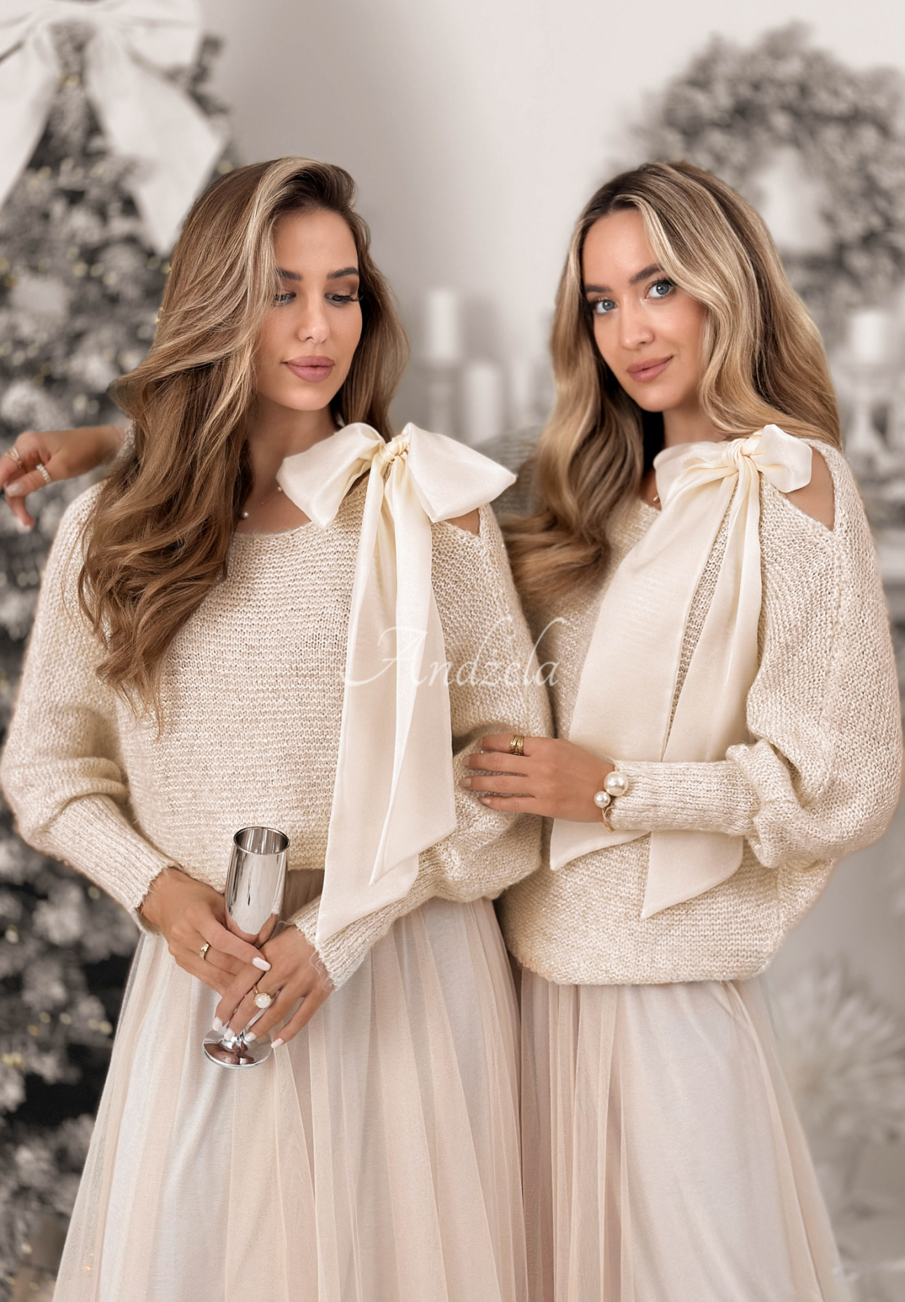 Oversize sweater with sequins and bow Dreams Of Snow ecru