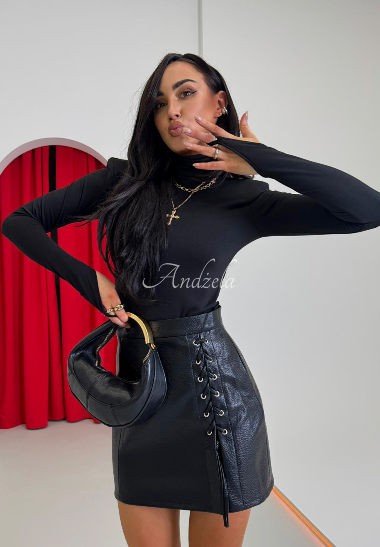 La Milla About Future longsleeve blouse with padding and finger cutout black