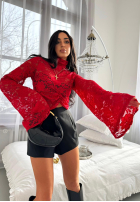 Koronkowa bluzka ze stójką i szerokimi rękawami La Milla Why Not You czerwona