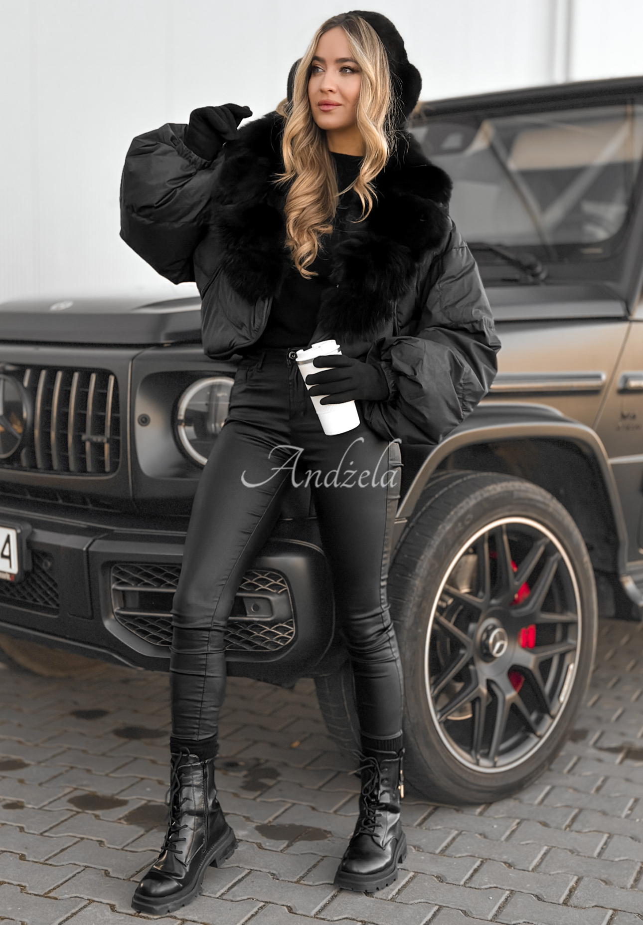 Short down jacket with fur Snow Thanks black