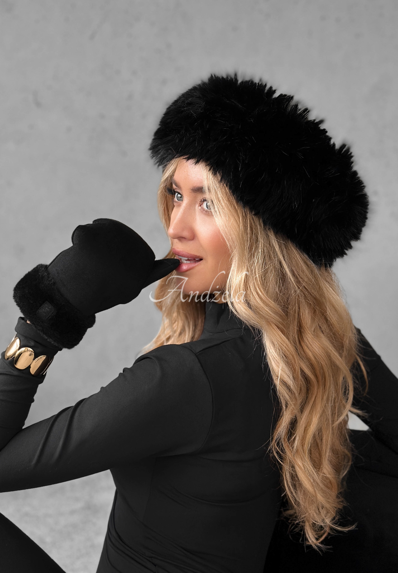 Not To Allow fur headband black