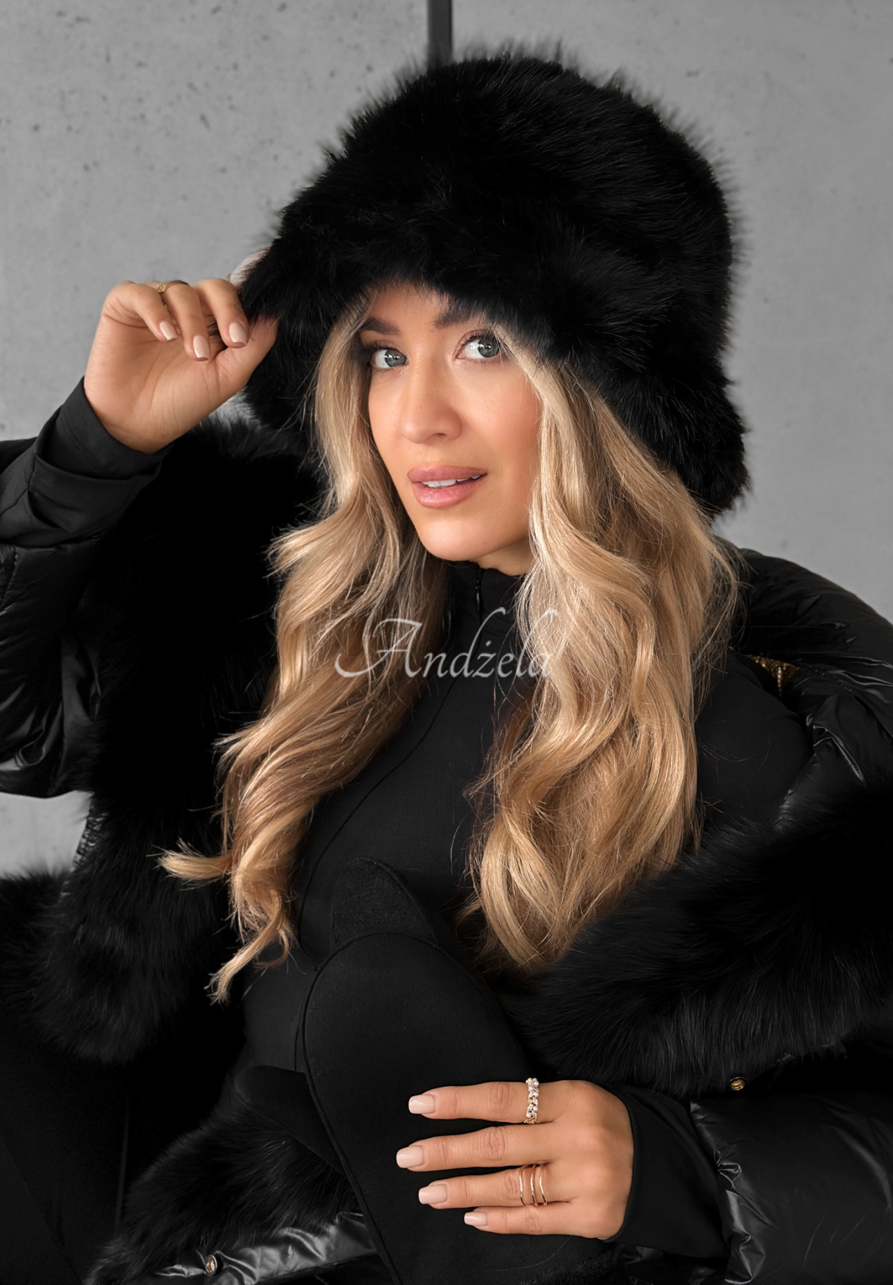Bucket hat with fur When Snow Falls black