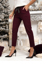 Materiałowe spodnie z paskiem Alone We Can burgundowe